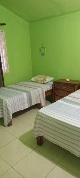 Cheerful 2-Bedroom Home In Falmouth Garden エクステリア 写真