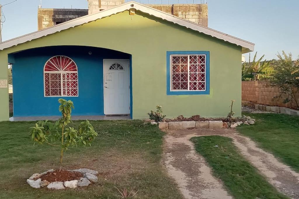 Cheerful 2-Bedroom Home In Falmouth Garden エクステリア 写真